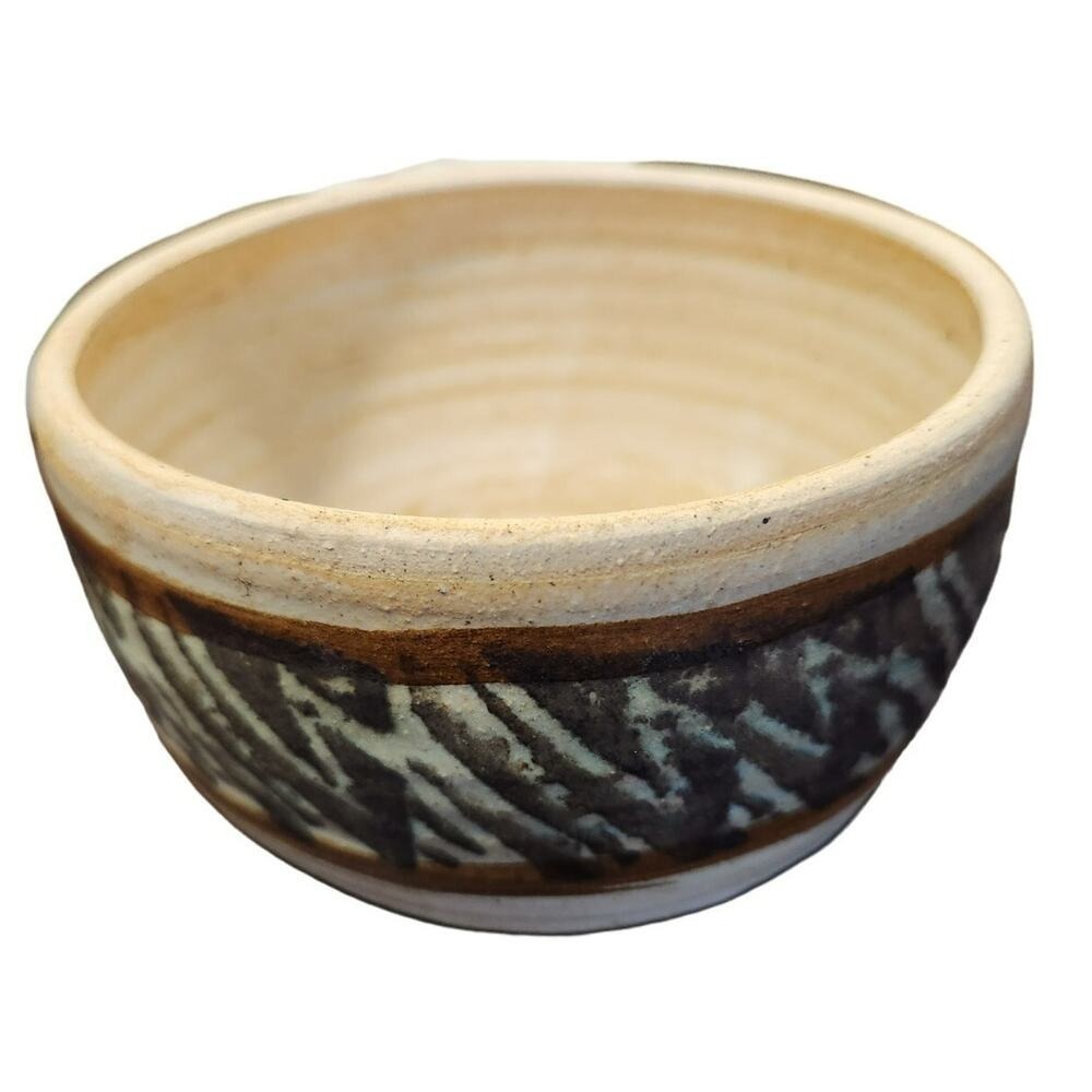 Hand Thrown Pot Signed Sherry 3"tall x 5" diameter Excellent condition